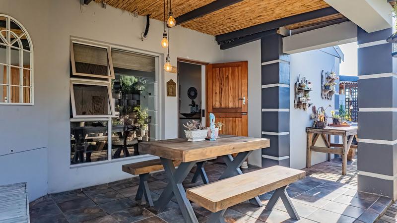 5 Bedroom Property for Sale in Fraaiuitsig Western Cape